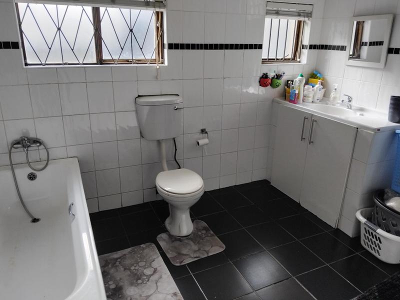 2 Bedroom Property for Sale in Maitland Western Cape